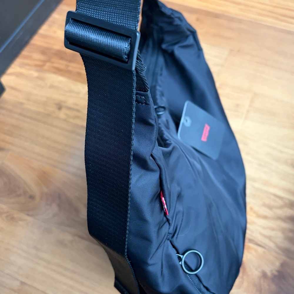LEVI’S BLACK Crossbody Bag LEVI Brooklyn Medium Shoulder Bag - Picture 7 of 9